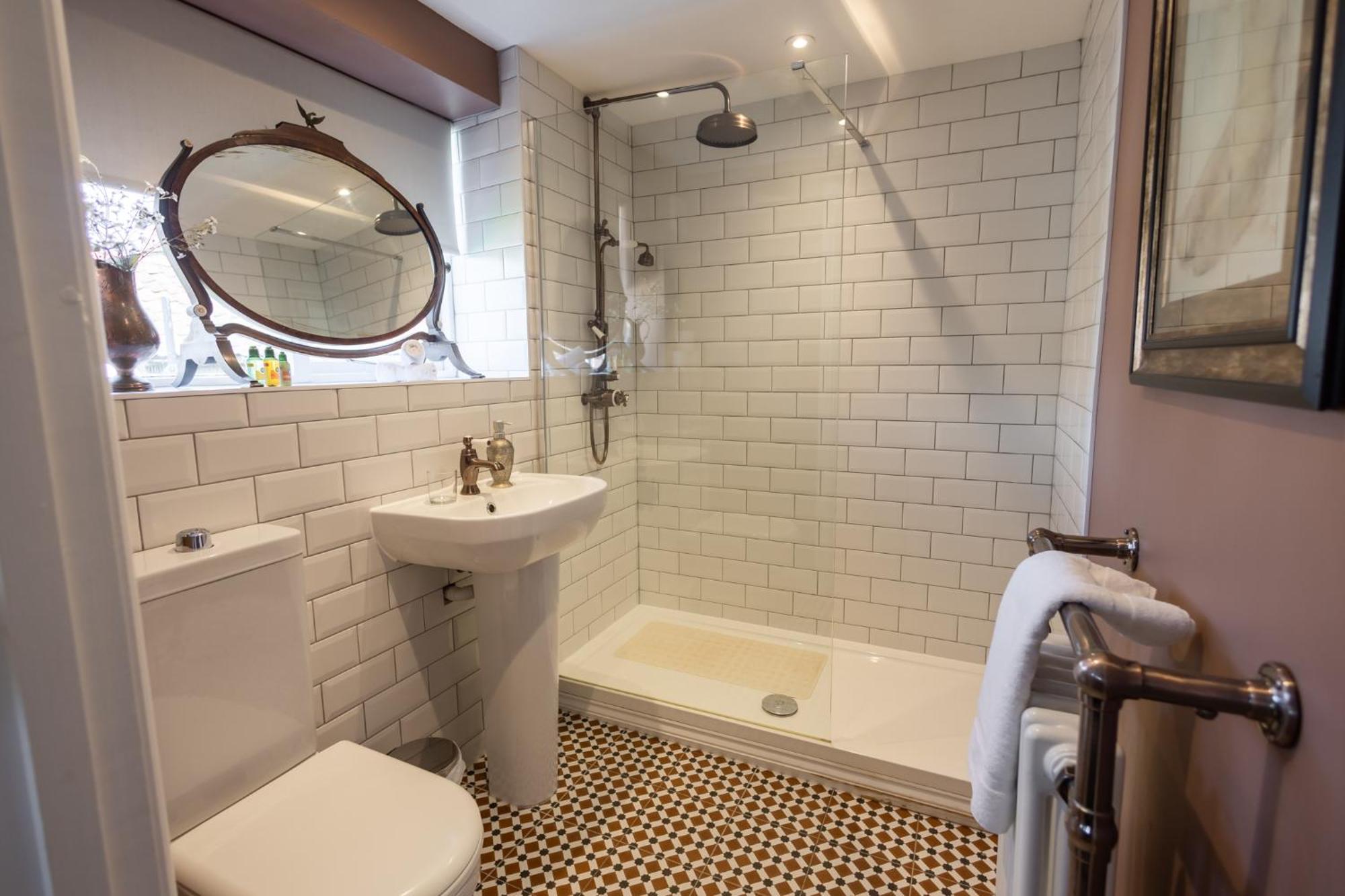 Deluxe Double Room Shower,1619779958:JPEG
