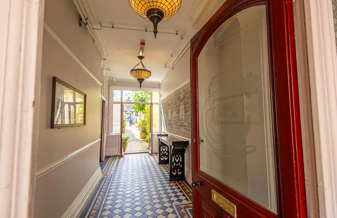 38 St Giles-1
